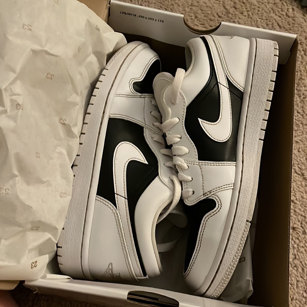Womens Air Jordan 1 Low size 9